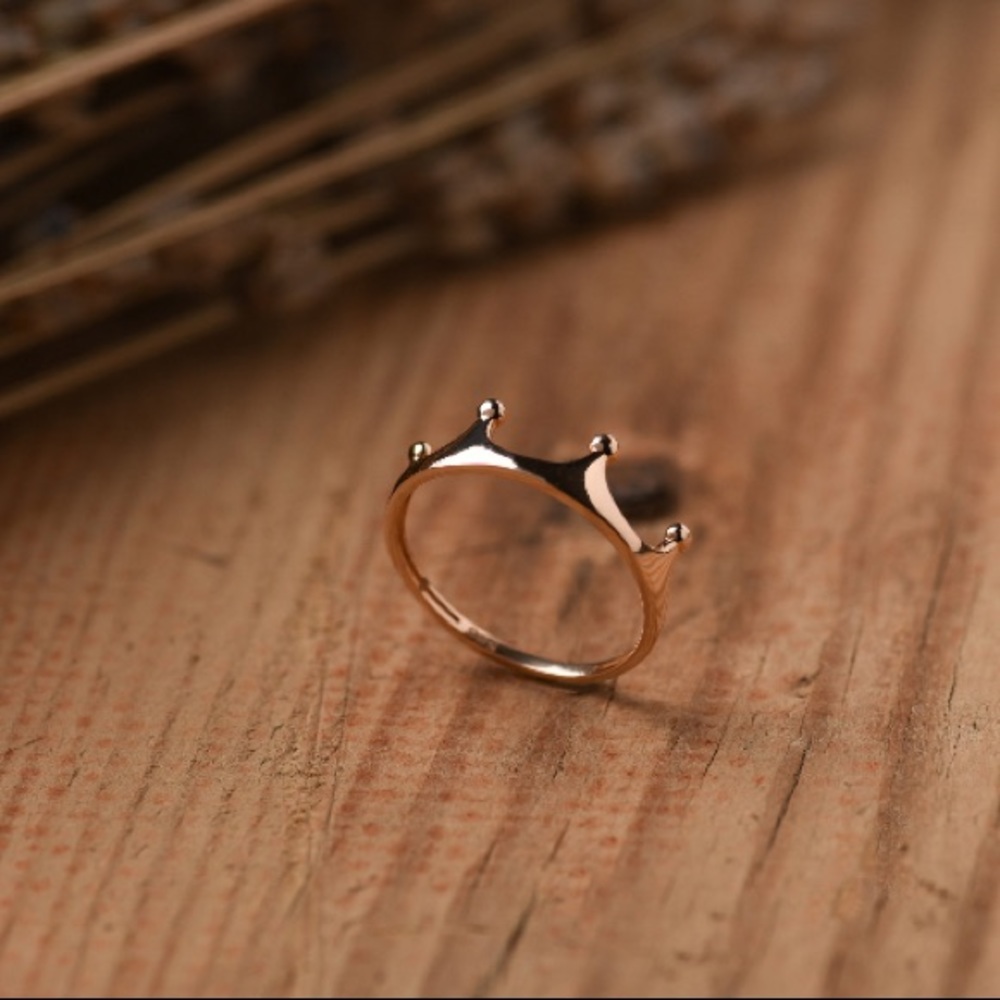 “Your Majesty” Royal Queen Minimalist Crown Ring - Picture 4 of 9